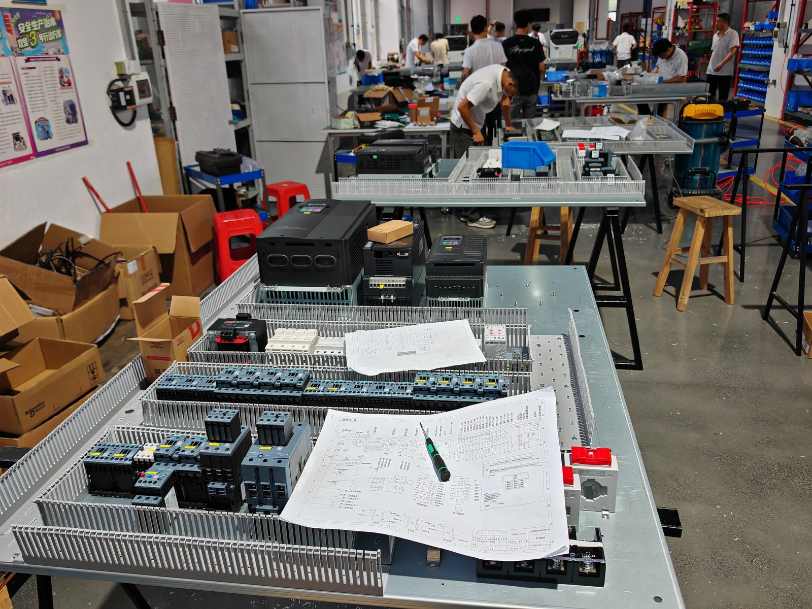 Control cabinet internal wiring for blow molding equipment